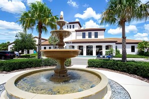 Property grounds - Windsor 5BR Villa w/ Pool – Near Disney (Kissimmee)