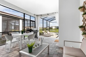 Outdoor dining - Luxury 7BR Villa w/ Pool & Game Room (Kissimmee)