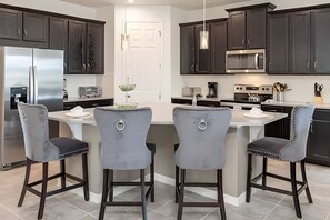 Fridge, microwave, oven, dishwasher - Elegant 7BR Villa w/ Pool & Resort Access (Kissimmee)