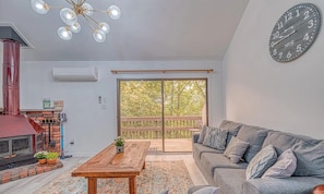 Smart TV, chimenea, tenis de mesa y estéreo