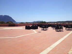 Outdoor dining - Three-room apartment with garden 300 mt beach Porto San Paolo (Porto San Paolo)