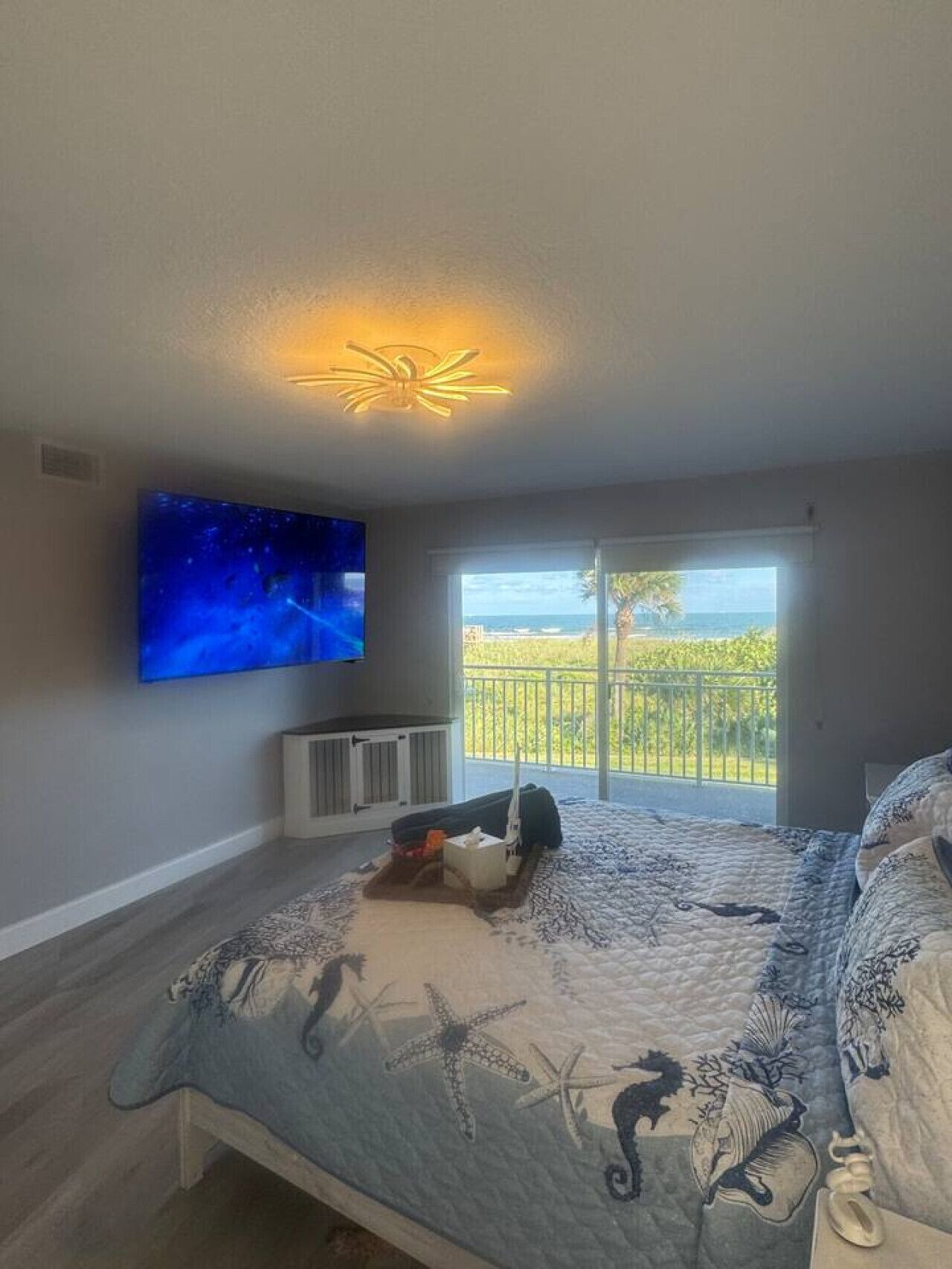 3 bedrooms, desk, iron/ironing board, travel crib