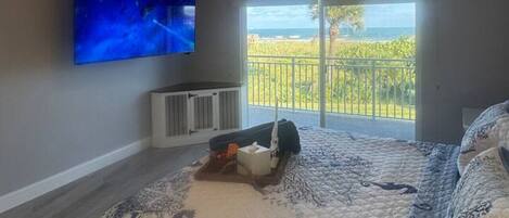 3 bedrooms, desk, iron/ironing board, travel crib