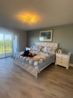 3 bedrooms, desk, iron/ironing board, travel cot - Beachfront Ocean View Balcony• Games• Pool• 75”TVs (Cocoa Beach)