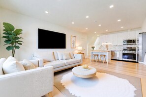 Living area - Spacious 2BR Apartment, 10 min to Time Square! (Weehawken Township)