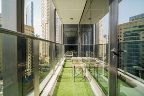 Property grounds - Livbnb Suites - 2 BR w/ Scenic Marina View (Dubai)