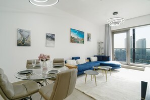 TV - Livbnb Suites - 2 BR w/ Scenic Marina View (Dubai)