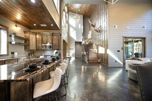 Interior - Rich Carlton · Sleeps 27! Hot Tub, Shuffleboard & 4 King En-Suites (Broken Bow)