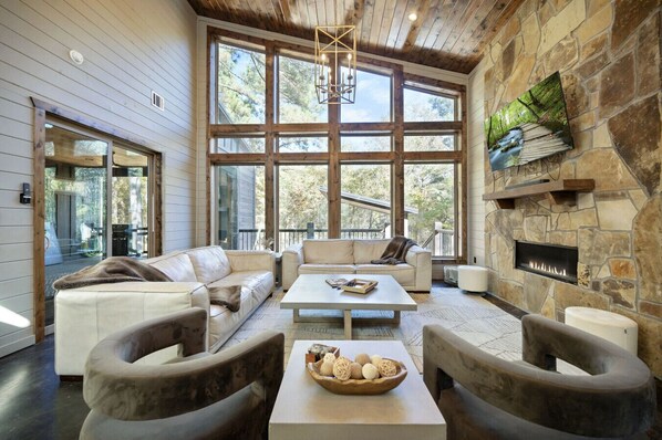 TV, fireplace - Rich Carlton · Sleeps 27! Hot Tub, Shuffleboard & 4 King En-Suites (Broken Bow)