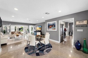 Dining - Waterfront Paradise with Pool + Dock on Las Olas (Fort Lauderdale)