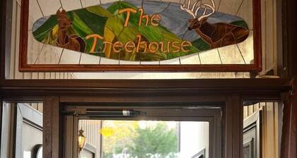 The Treehouse on Table Rock