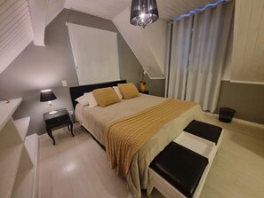 Superior Double Room, City View | In-room safe, blackout curtains, free WiFi - Pousada Vila de Charme Suítes (Campos do Jordão)