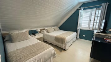 Deluxe Triple Room, City View | In-room safe, blackout drapes, free WiFi