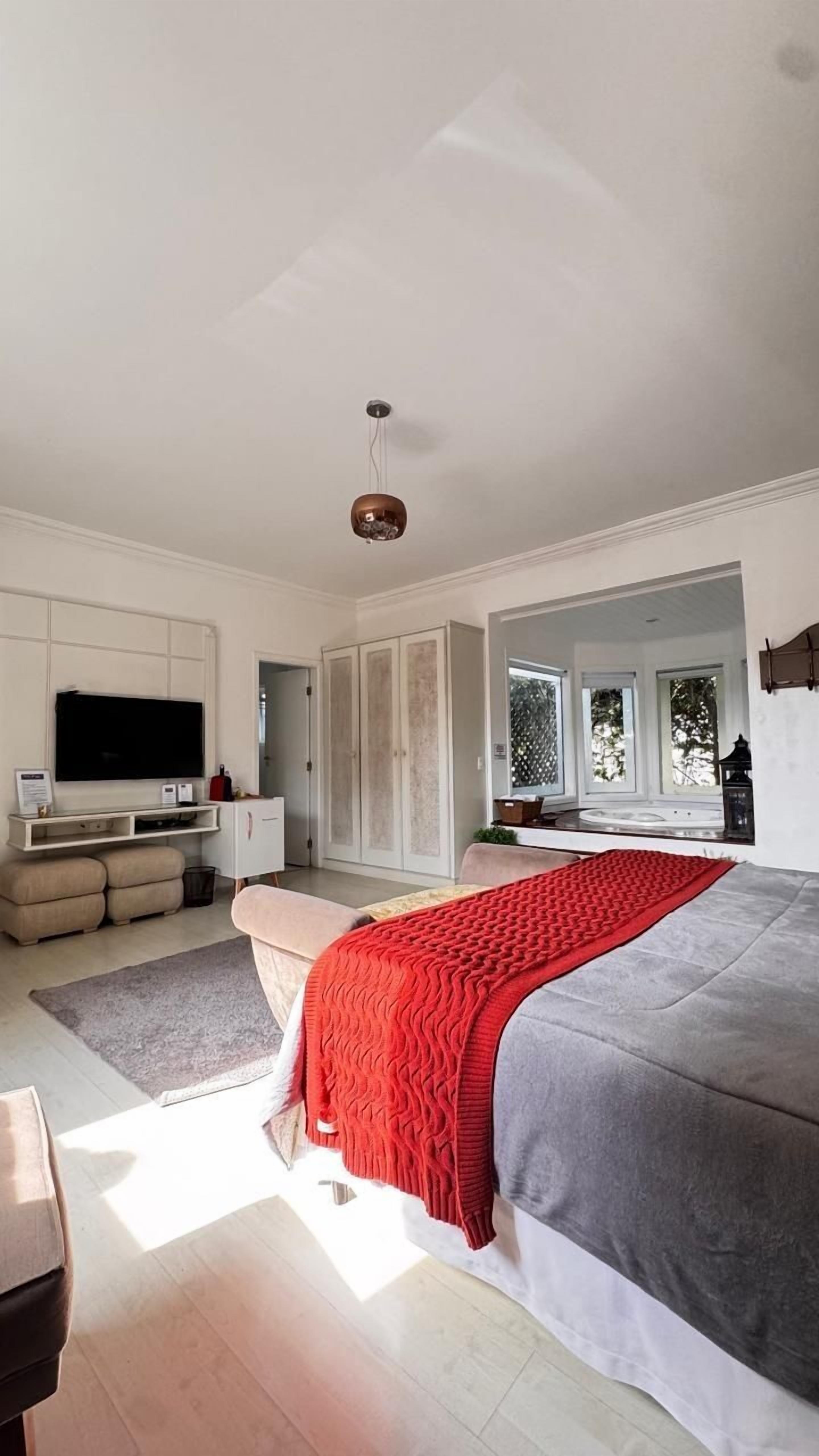 Premium tweepersoonskamer, 1 kingsize bed, uitzicht op de binnenplaats | Een kluis op de kamer, verduisterende gordijnen, gratis wifi