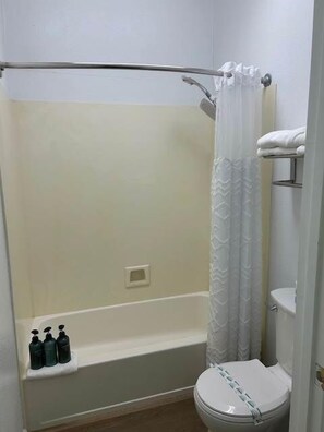 Bruser, hårtørrer, håndklæder