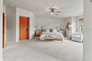 3 bedrooms, desk, iron/ironing board, WiFi - Calm Coastal Retreat in Avila Beach (Avila Beach)