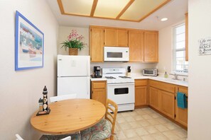 Fridge, microwave, oven, stovetop - After Dune Delight (Oceano)