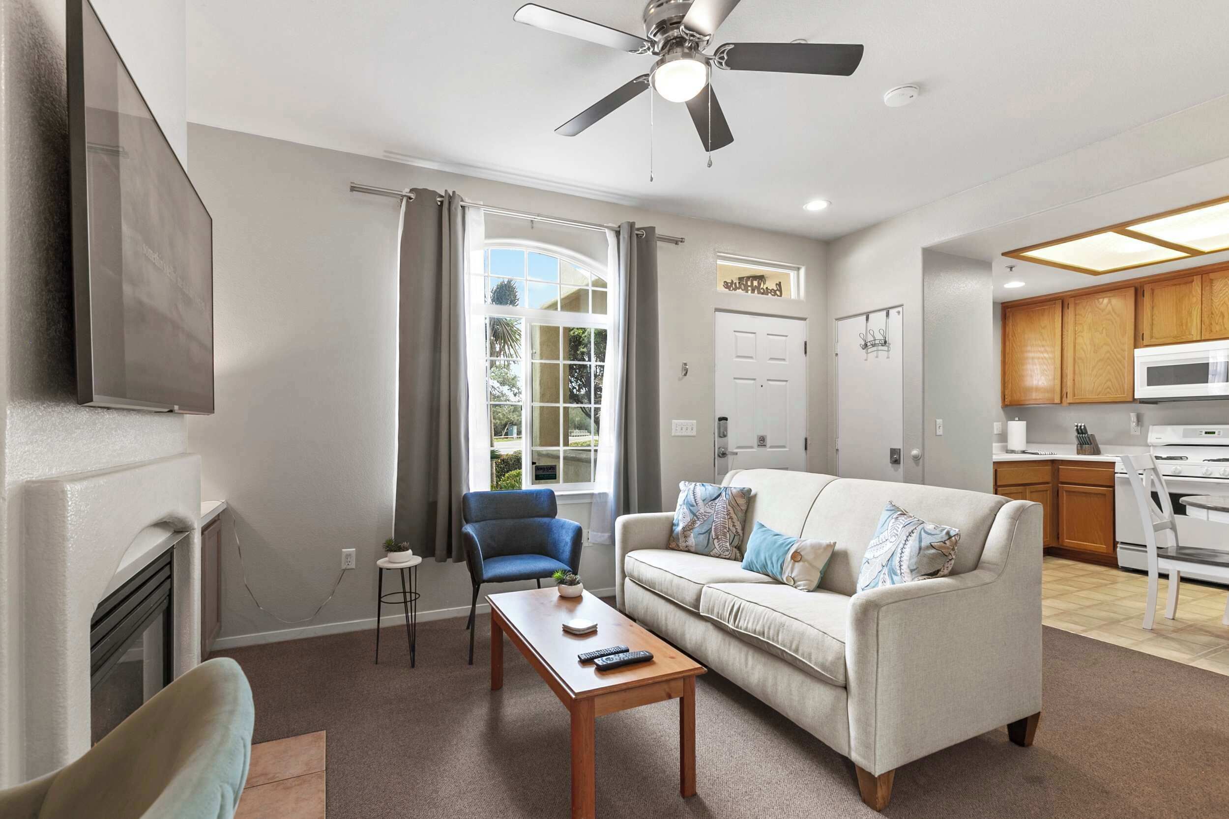 TV, fireplace, offices