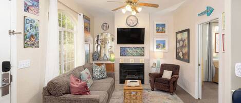TV, fireplace