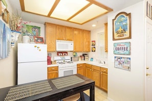 Fridge, microwave, oven, stovetop - Tide & Treasures (Oceano)