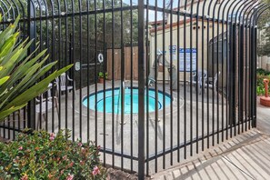 Pool - Waves and Whimsy (Oceano)