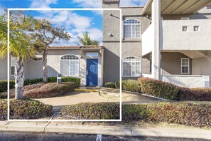 Exterior - Waves and Whimsy (Oceano)