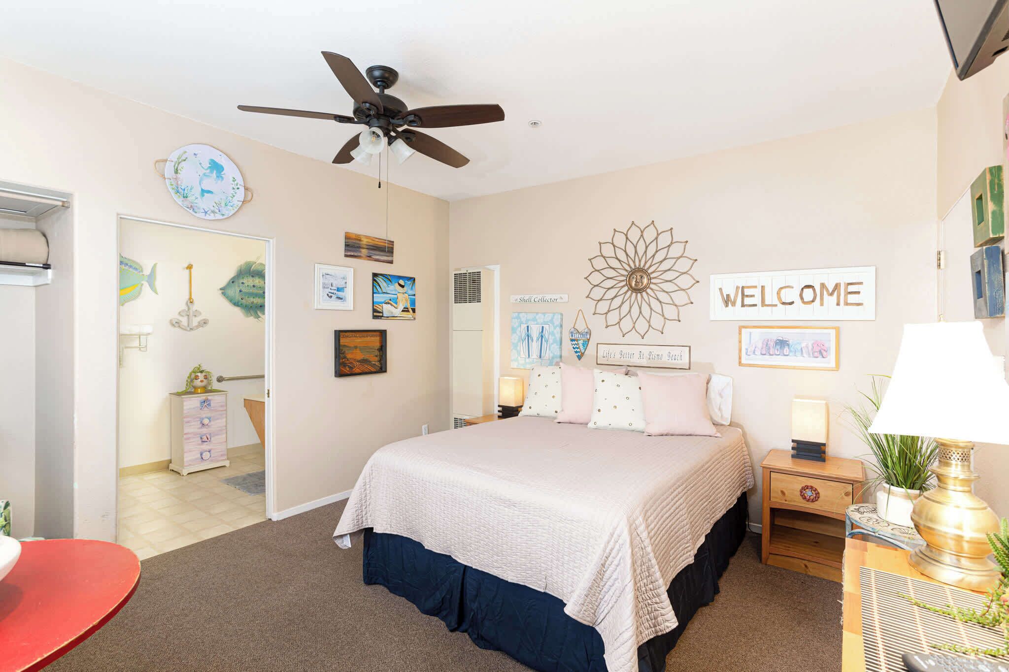 Tabla de planchar con plancha, wifi y ropa de cama 