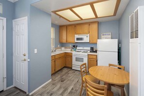 Fridge, microwave, oven, stovetop - Sandbar Escape (Oceano)