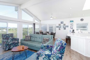 TV, fireplace - Oceano Lagoon (Oceano)