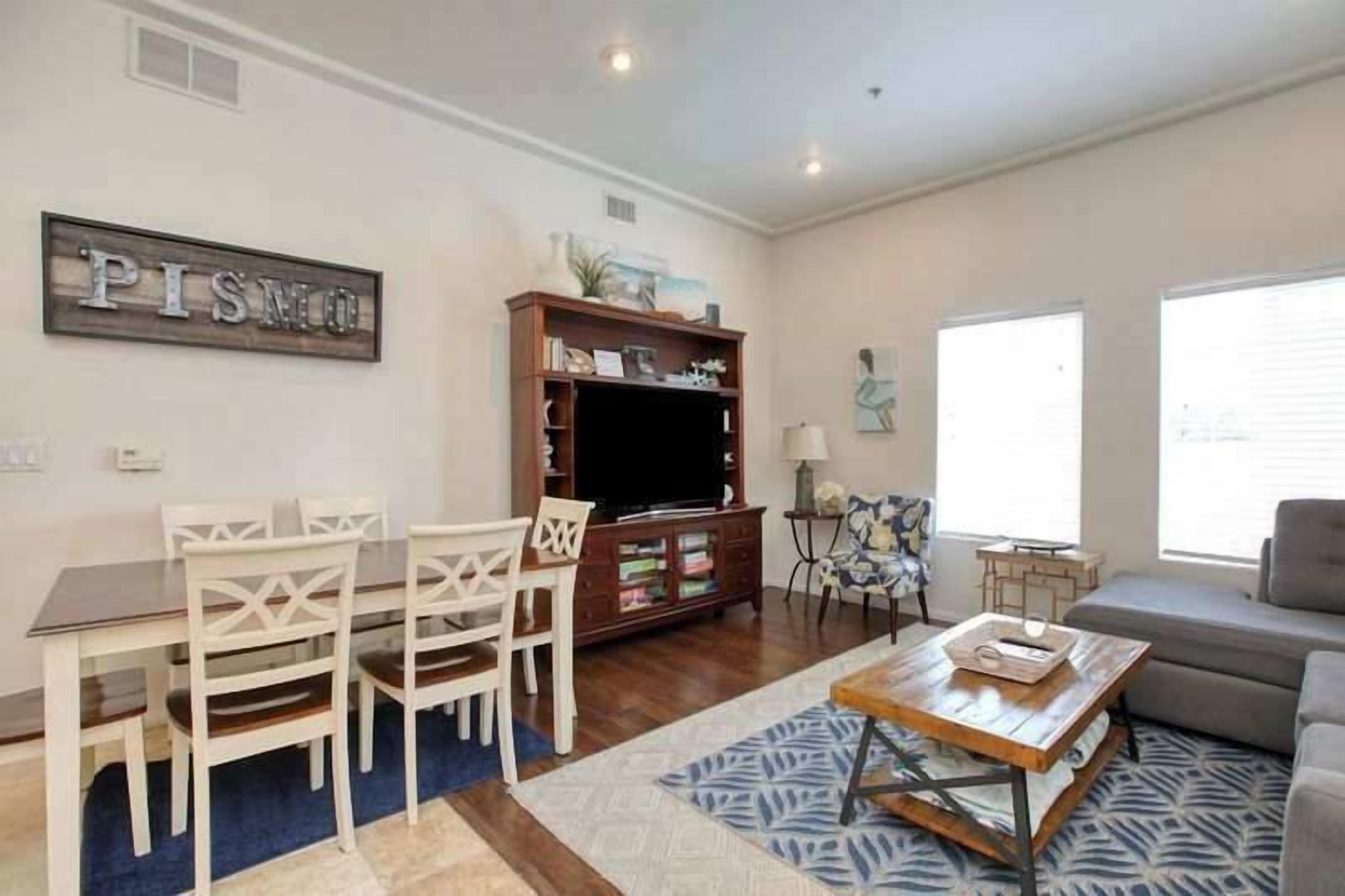 Downtown Pismo Beach Modern, Updated, Single-level - Pismo Beach, CA