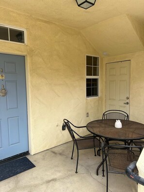 Outdoor dining - Coconut Cubby (Oceano)