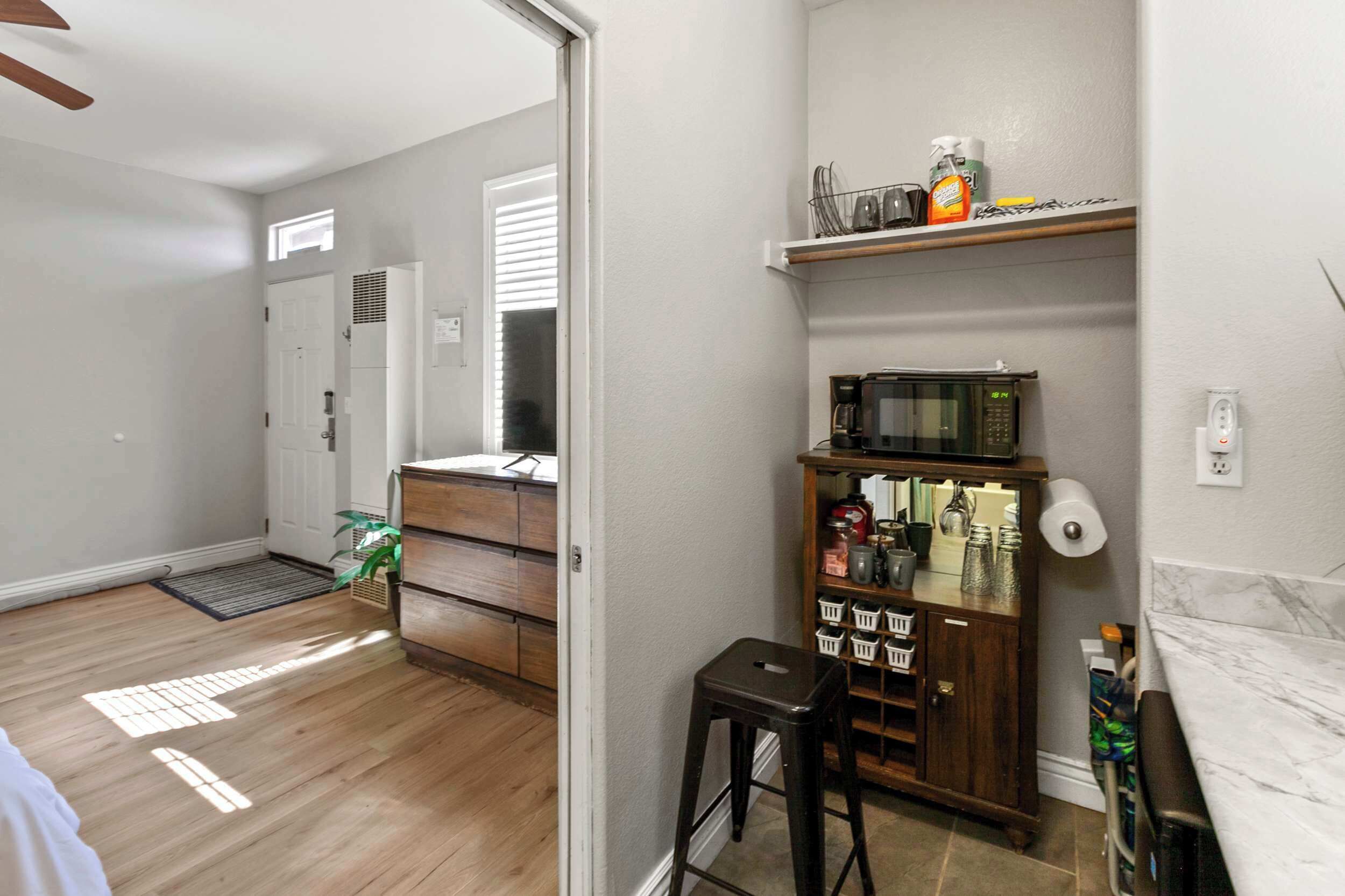 冷蔵庫、電子レンジ、コーヒー / ティーメーカー、トースター