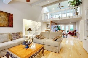 TV - Woodlands Escape: 3BR Texas Retreat w/ Forest View (The Woodlands)