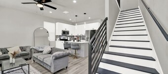 Pet-Friendly 3BR/3BA • 15 Min to Airport