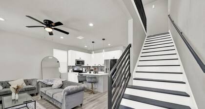 Pet-Friendly 3BR/3BA • 15 Min to Airport