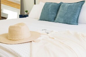 Iron/ironing board, travel crib, WiFi, bed sheets - King Bed-Step to Madeira Beach-Heated Pool-Private (Madeira Beach)