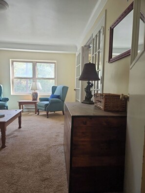 Interior - Sleeps 40-20BR Wine Country-Fireplace-Free Parking (Gaston)