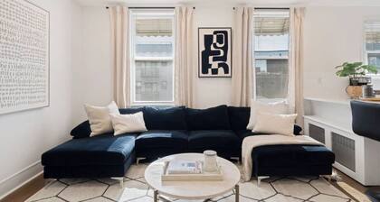 Sleeps 6 • FREE Parking • 20 Min to Times Square