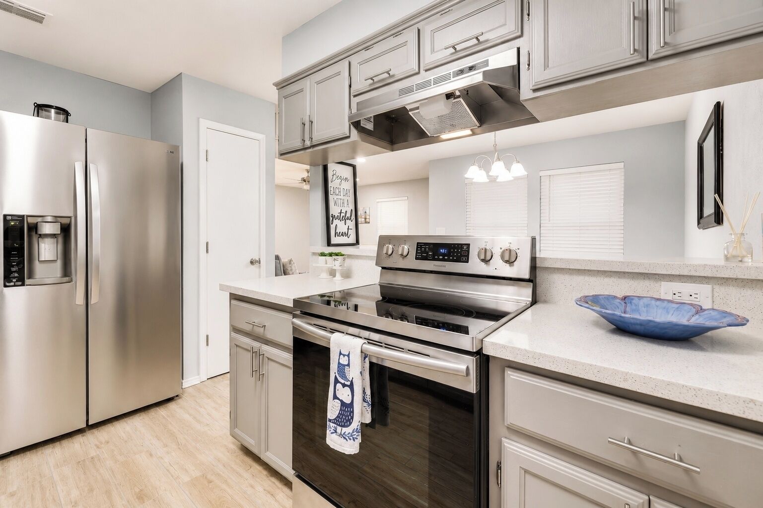 Coffee/tea maker, fridge, microwave, oven