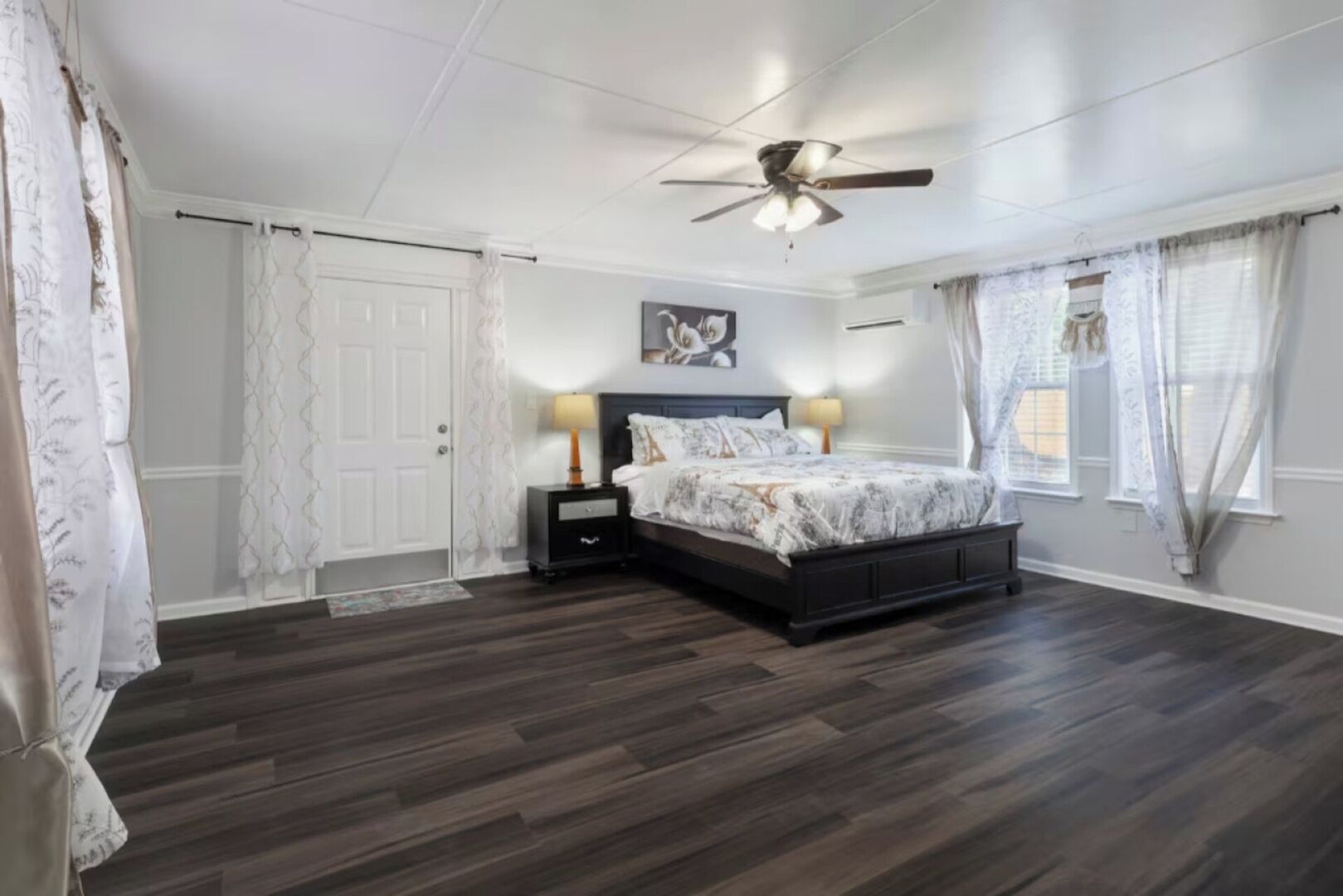 4 slaapkamers, een strijkplank/strijkijzer, wifi, beddengoed