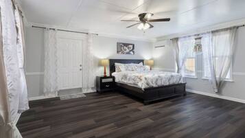 4 slaapkamers, een strijkplank/strijkijzer, wifi, beddengoed