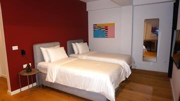 Kamar Double Deluks, 2 Tempat Tidur Twin, pemandangan gunung | Seprai premium, busa memori, minibar, dan brankas