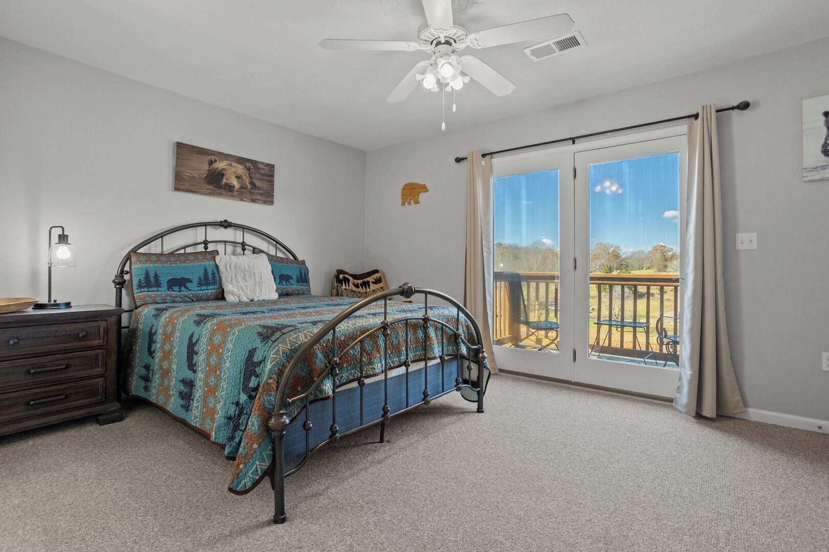 Vauvan matkasänky, Wi-Fi, vuodevaatteet