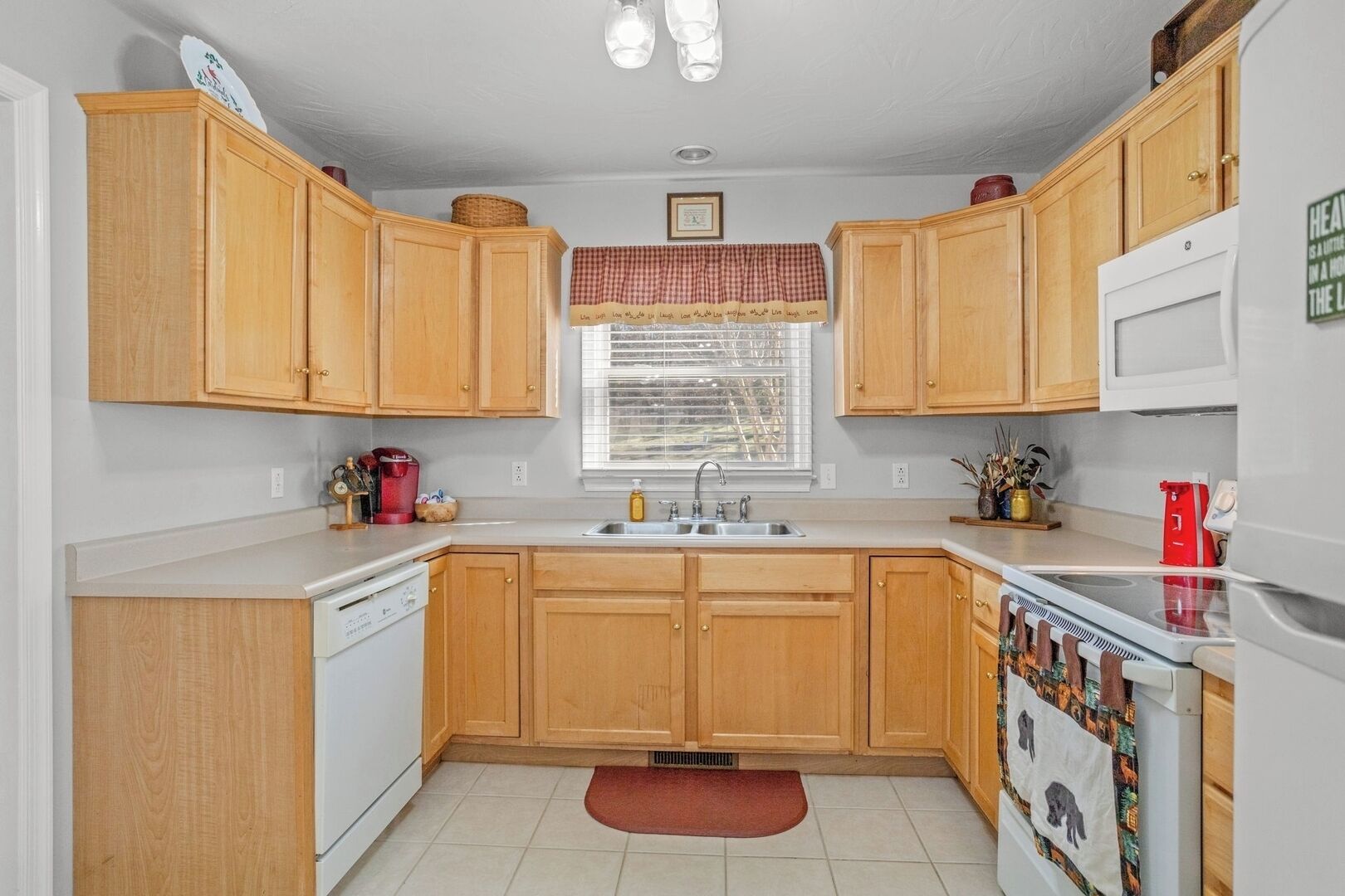 冰箱、微波炉、烤箱、炉灶