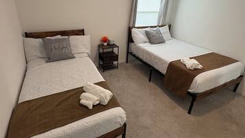 3 bedrooms, free WiFi, bed sheets, wheelchair access
