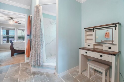 Lakefront Home with Views - Dock and Boat Rental