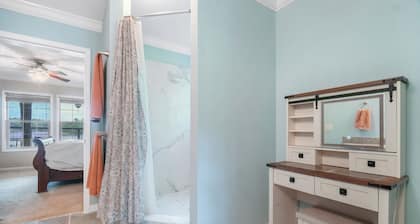 Lakefront Home with Views - Dock and Boat Rental