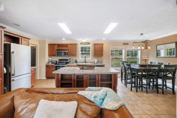 المنشأة من الداخل