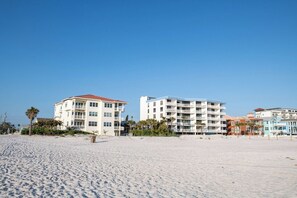 Exterior - Steps to Beach, Heated Pool, Boutique Hotel Studio (Madeira Beach)
