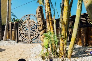 تفاصيل الفندق من الخارج